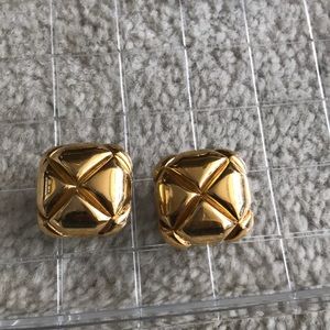 St John earrings 🌺